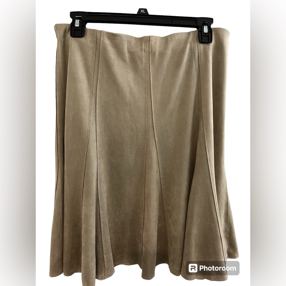 Knee length, 100% Polyester